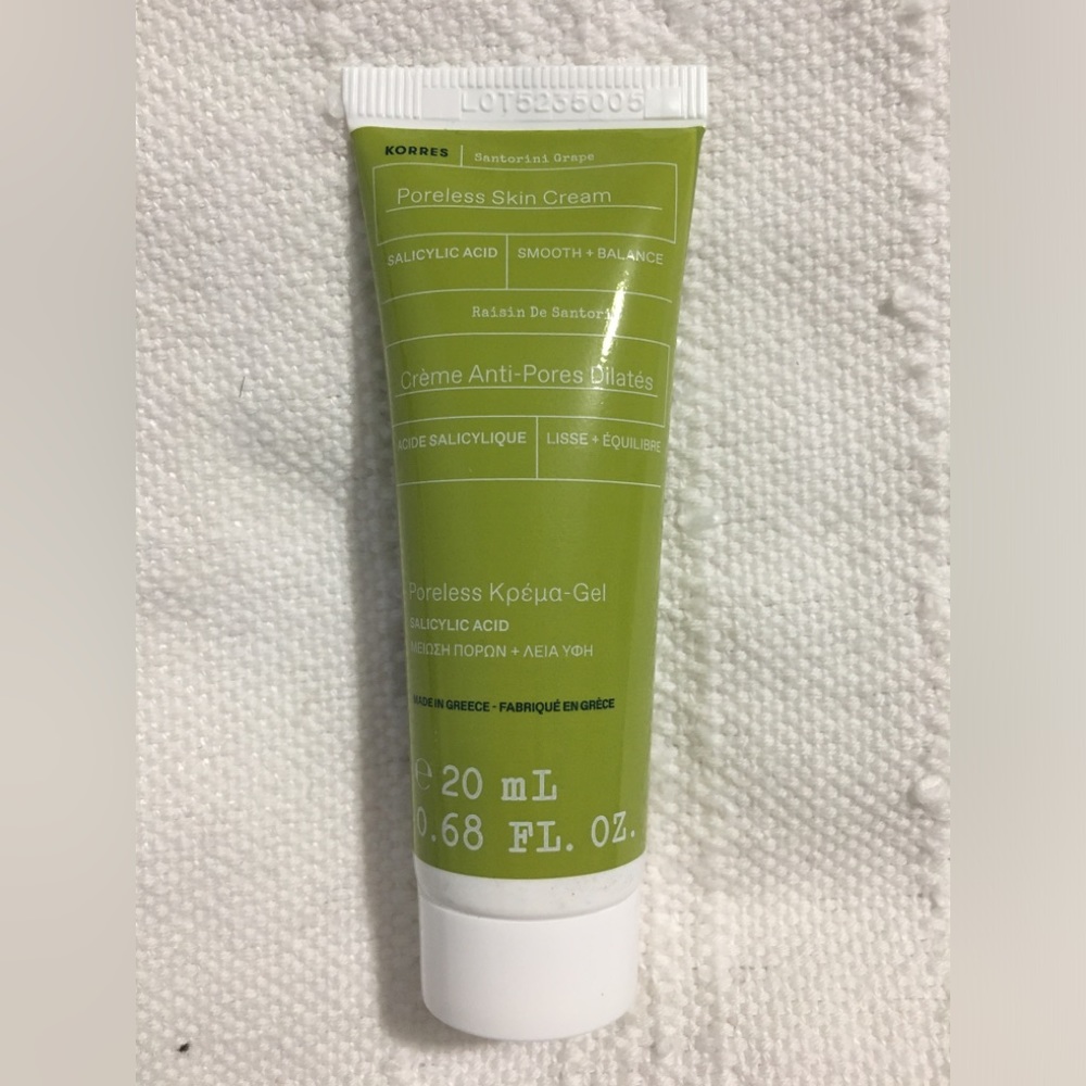 Korres Santorini Grape Poreless Skin Cream with Makeup Bag